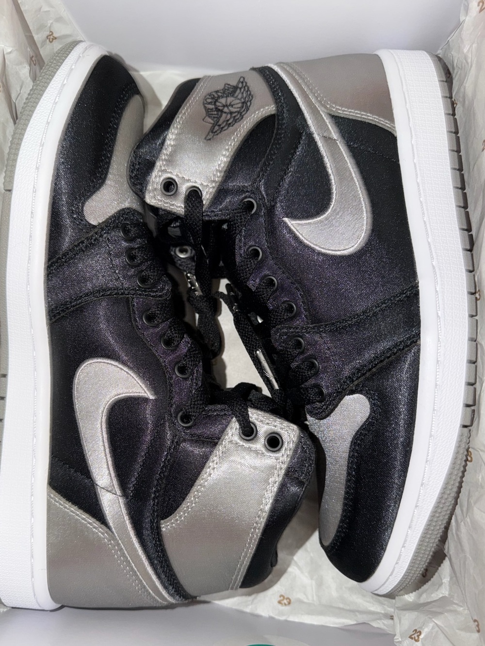 Women’s Air Jordan 1 Retro High OG
Black Gray Silver White Size 9 Brand New